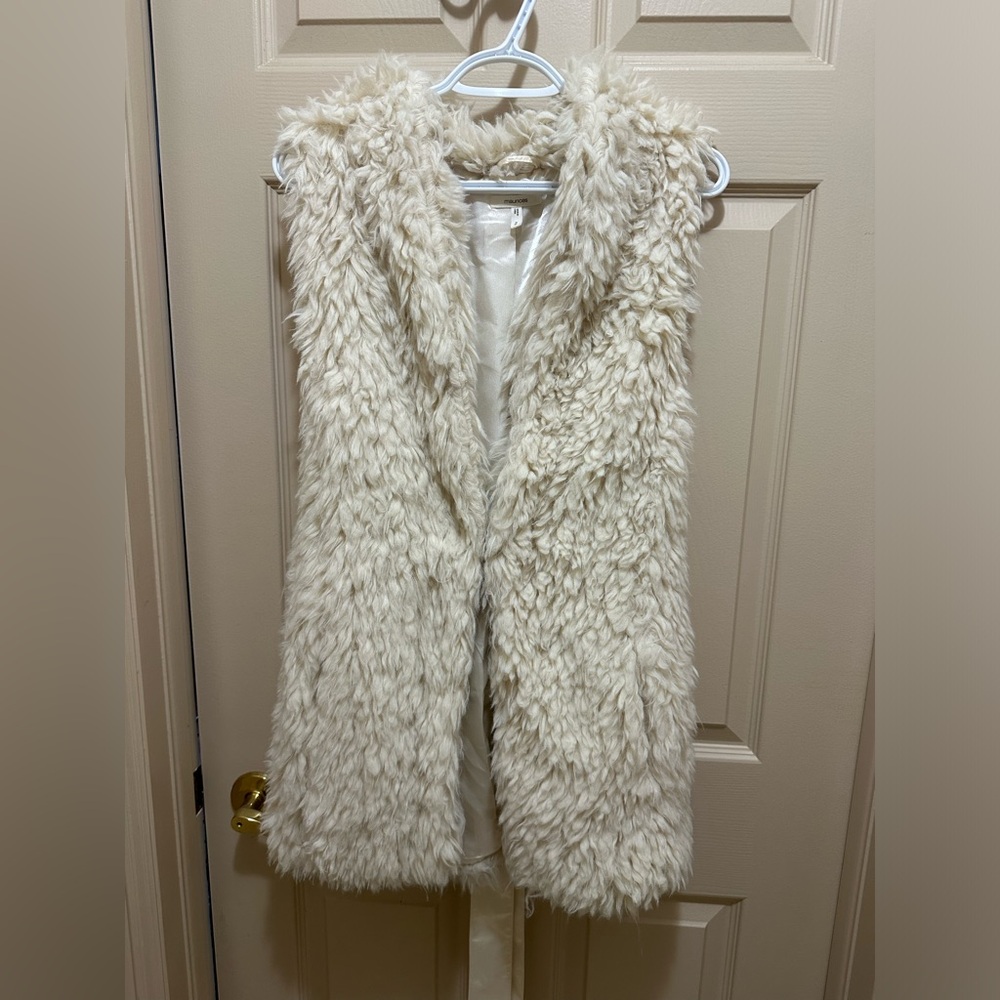Maurice’s faux fur vest - size: 2 - great condition